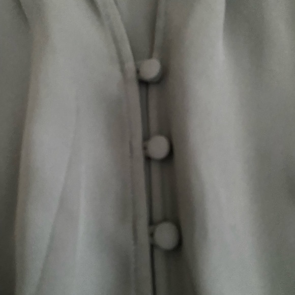 2 Express blouses - Picture 4 of 7